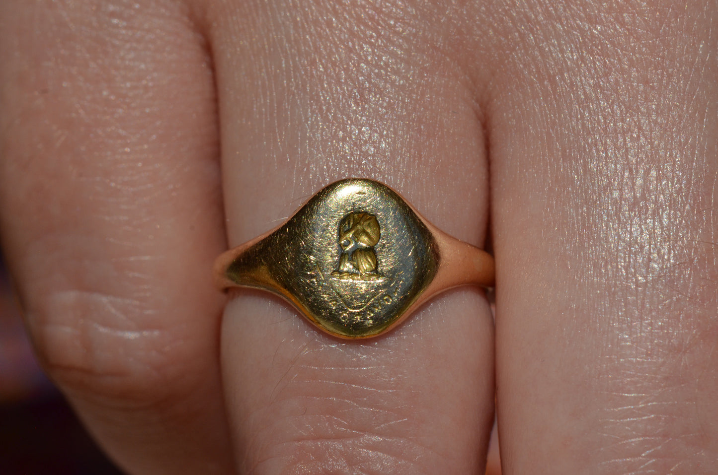 Hopeful Antique Crest Signet