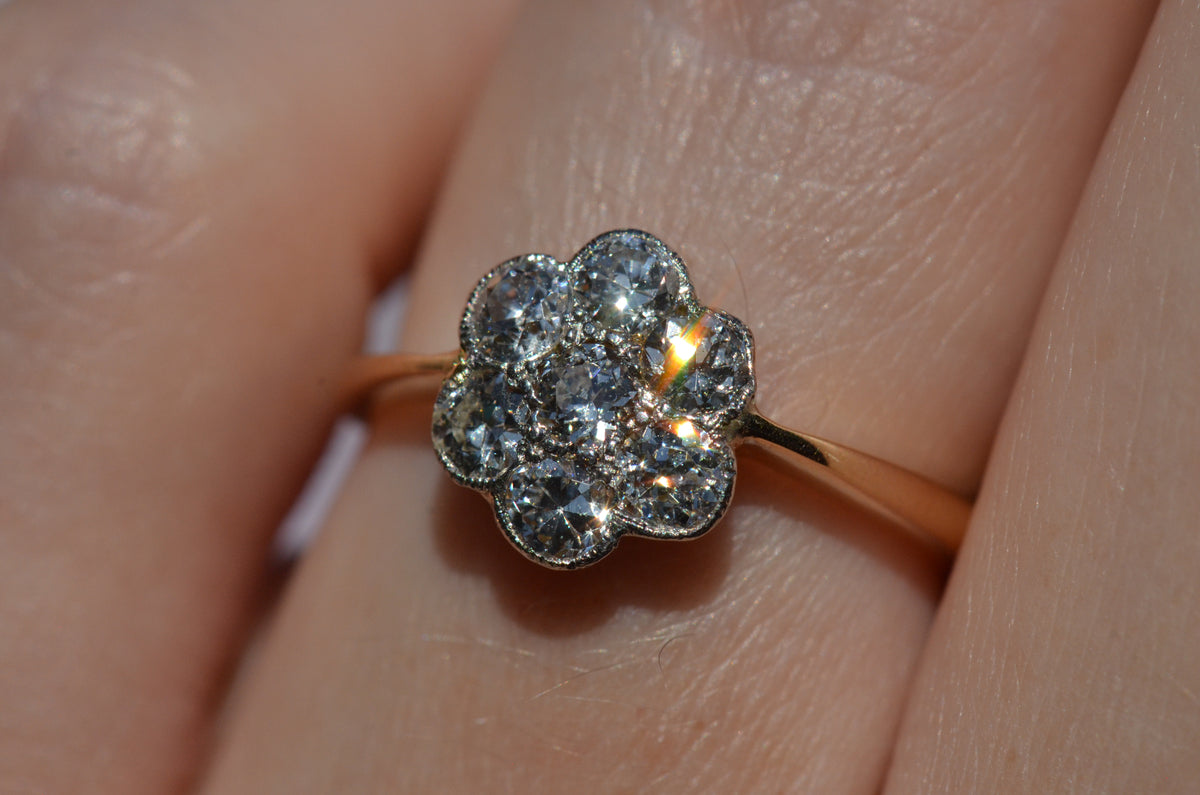 Elegant Vintage Diamond Daisy Ring