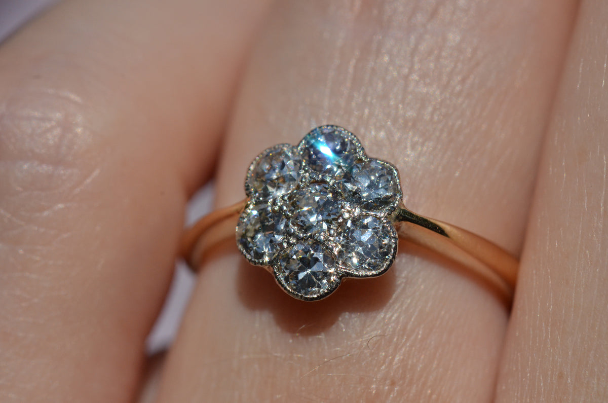 Elegant Vintage Diamond Daisy Ring