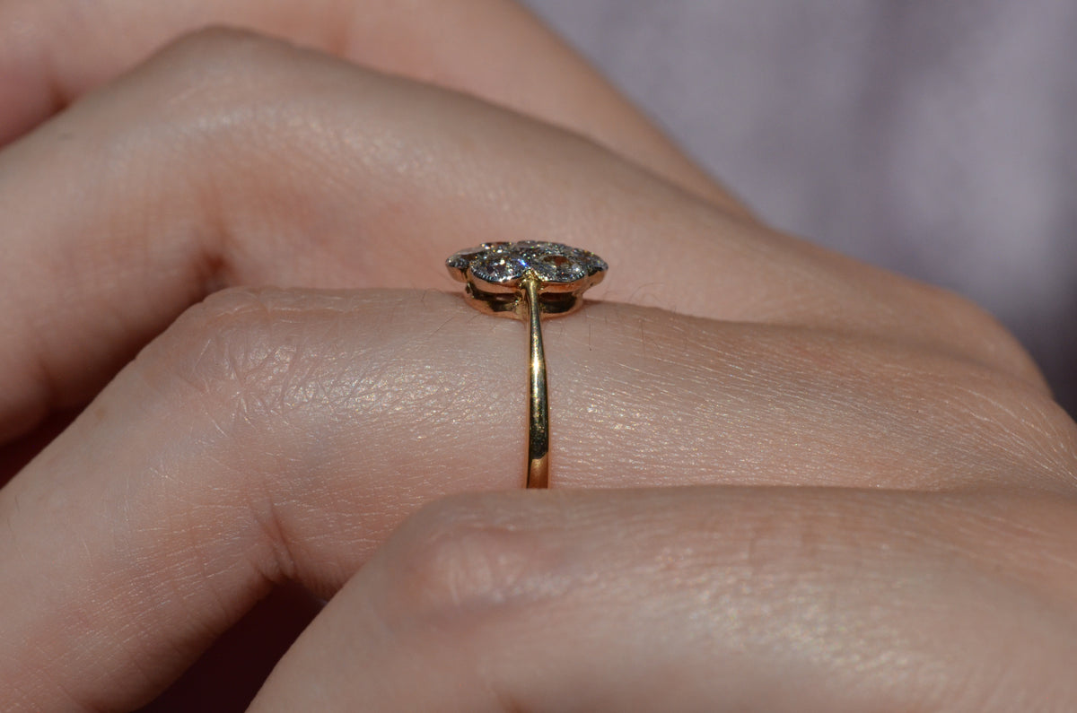 Elegant Vintage Diamond Daisy Ring
