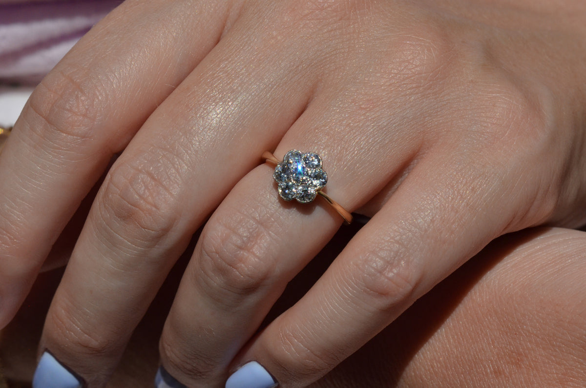 Elegant Vintage Diamond Daisy Ring