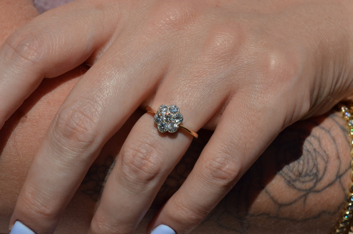 Elegant Vintage Diamond Daisy Ring