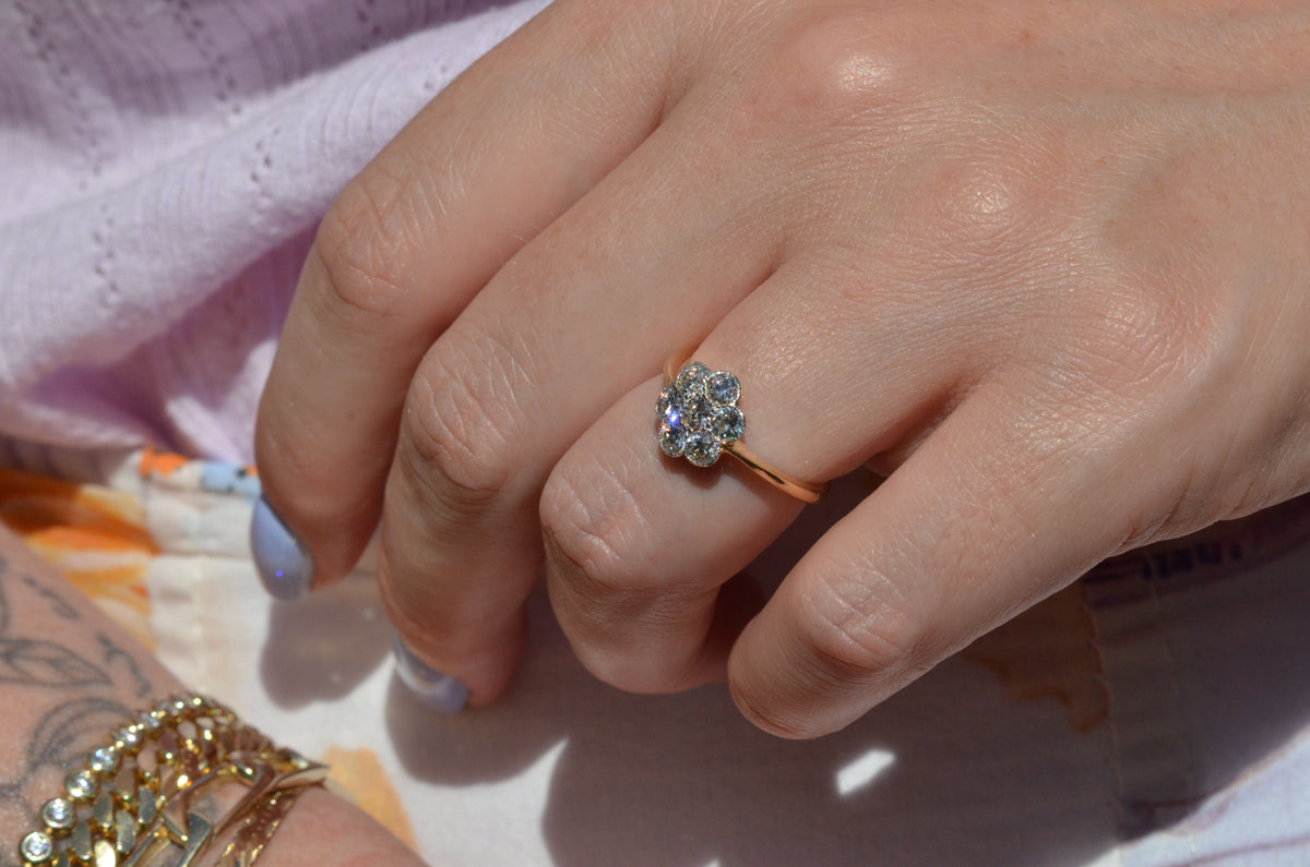 Elegant Vintage Diamond Daisy Ring