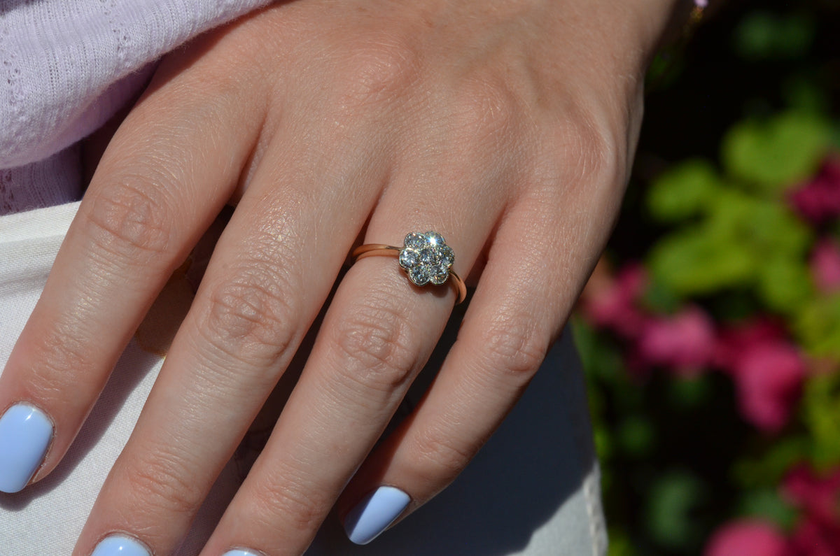 Elegant Vintage Diamond Daisy Ring