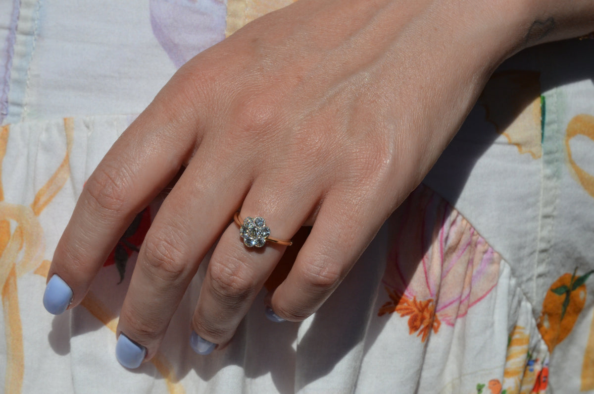 Elegant Vintage Diamond Daisy Ring