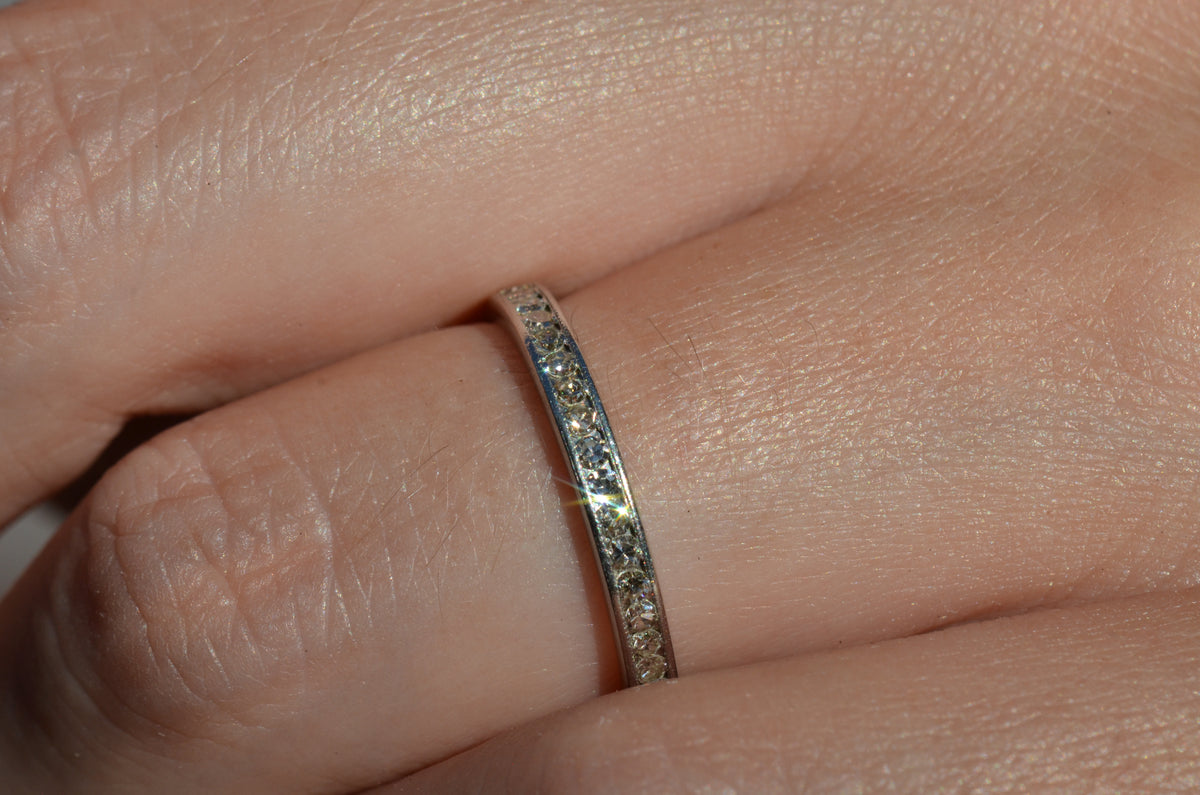 Chic Vintage Platinum Eternity Band