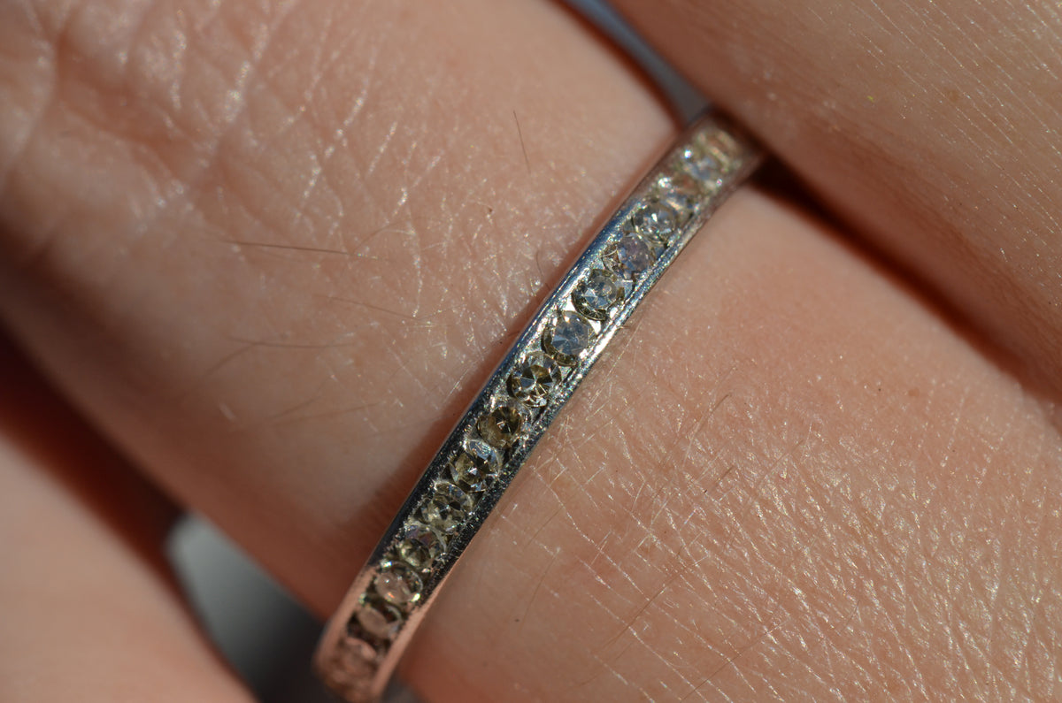 Chic Vintage Platinum Eternity Band