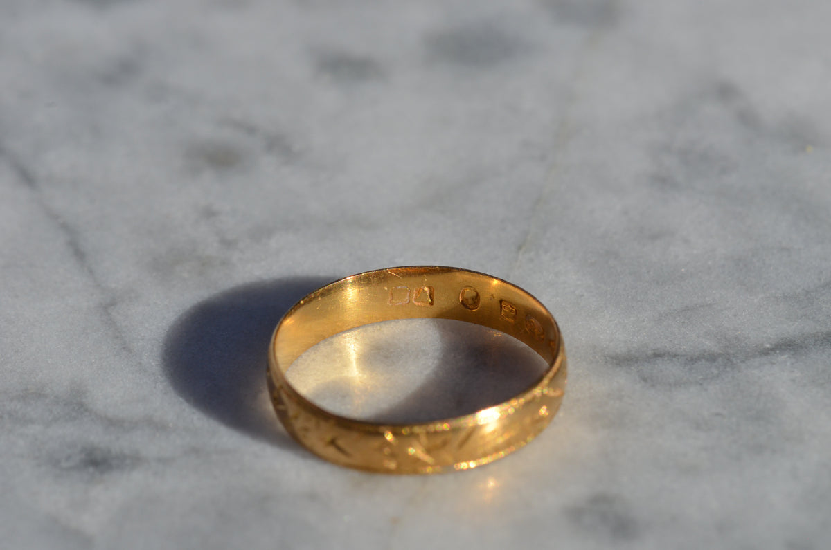 Warm Antique Floral 22k Band