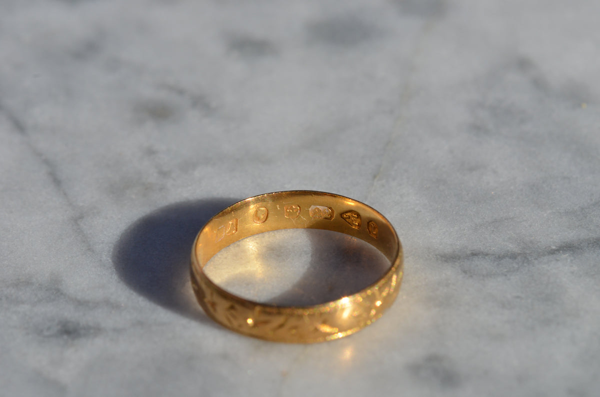 Warm Antique Floral 22k Band