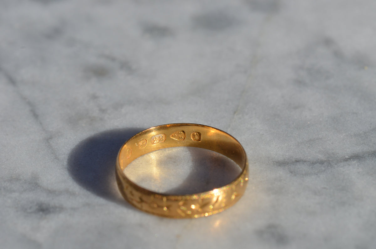 Warm Antique Floral 22k Band