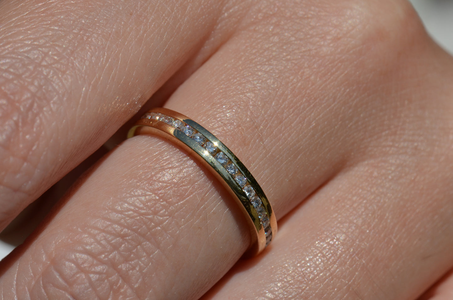 Scintillating Channel Full Eternity Band