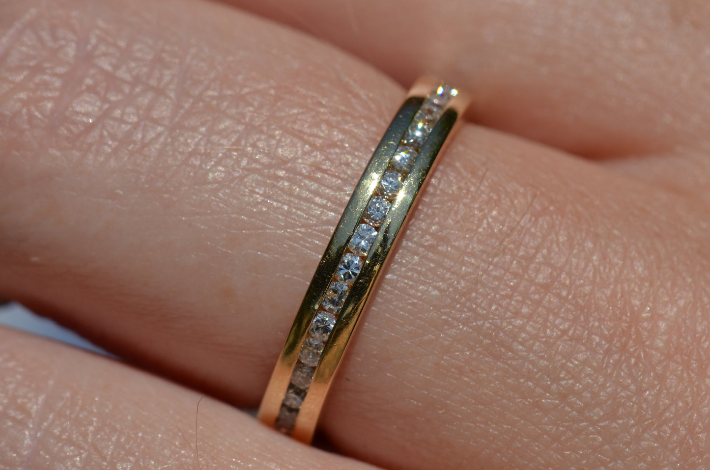 Scintillating Channel Full Eternity Band