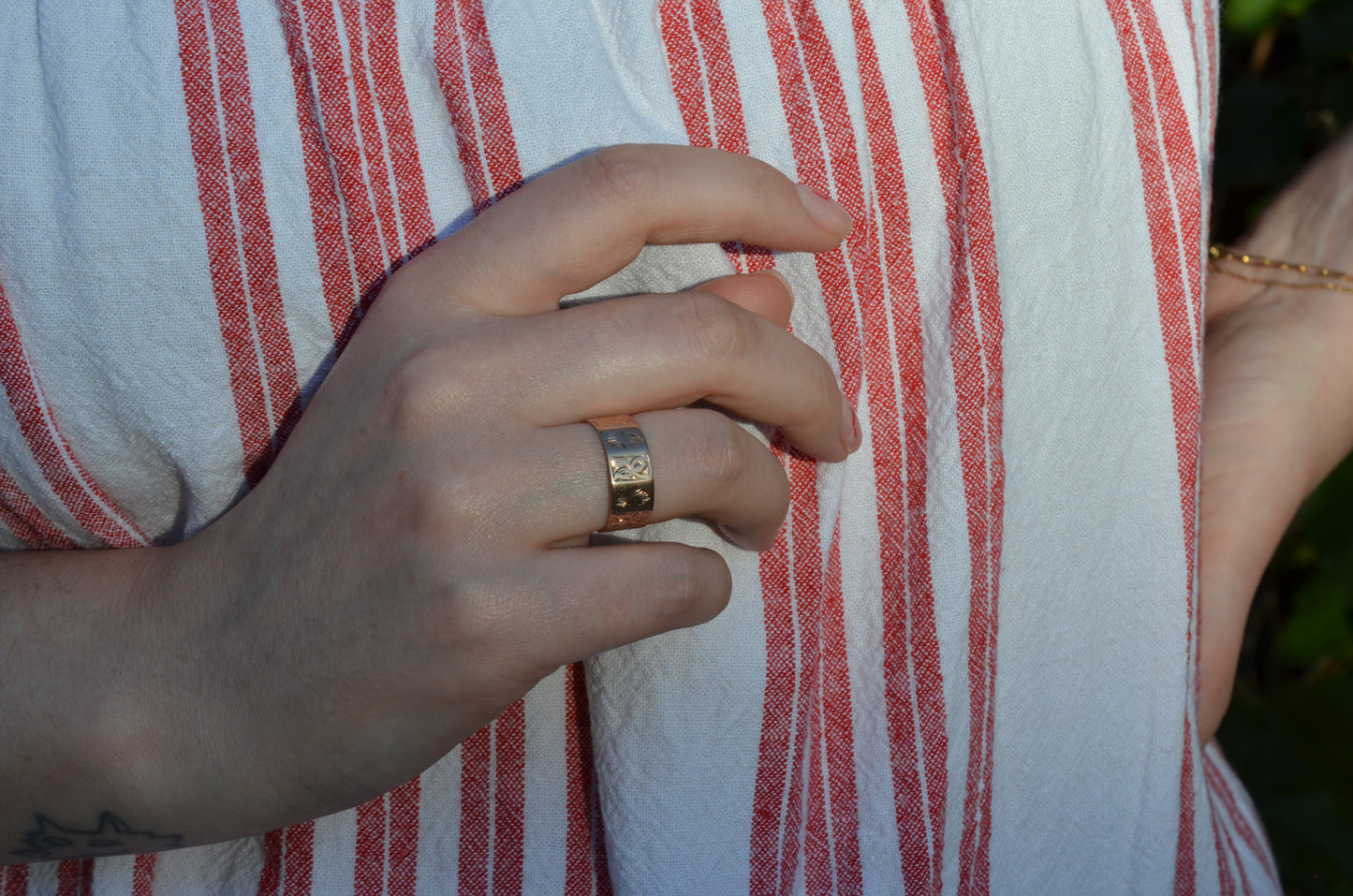 Warm Antique Panel Eternity Band