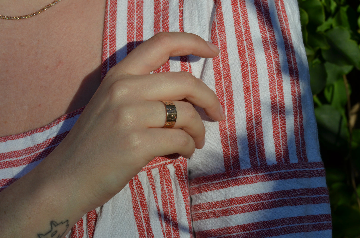 Warm Antique Panel Eternity Band