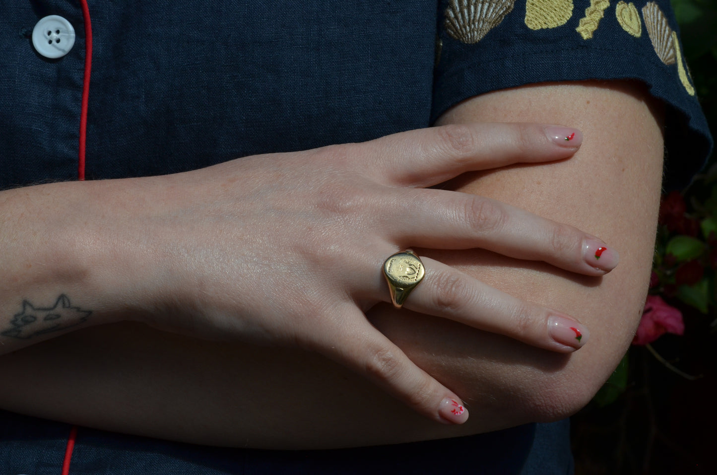 Inspirational Vintage Crest Signet