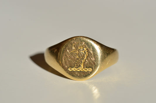 Ideal Antique Family Crest Ring