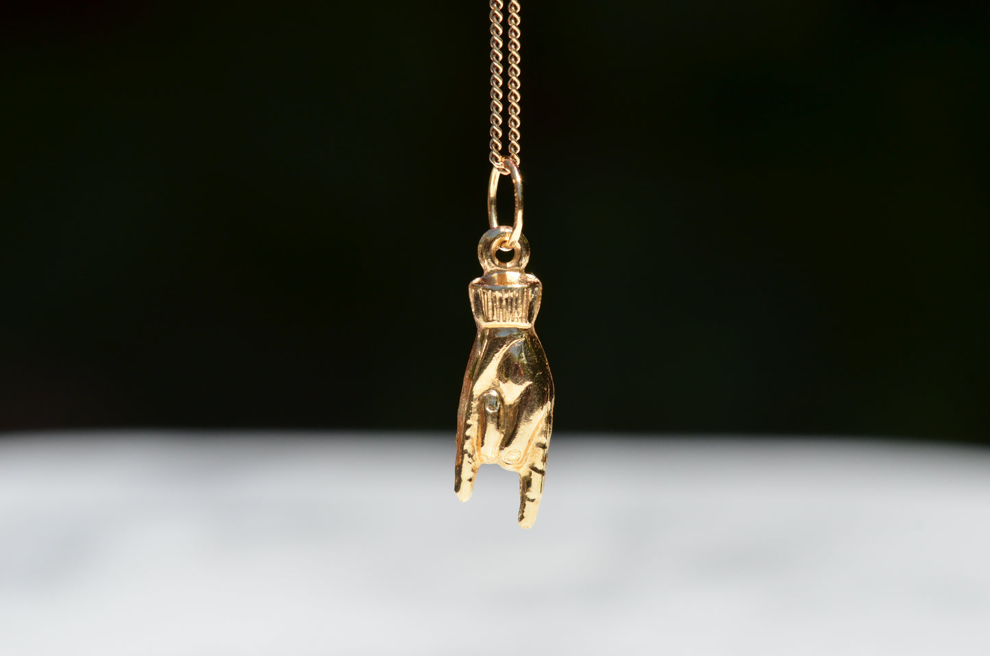 Classic Vintage Mano Cornuto