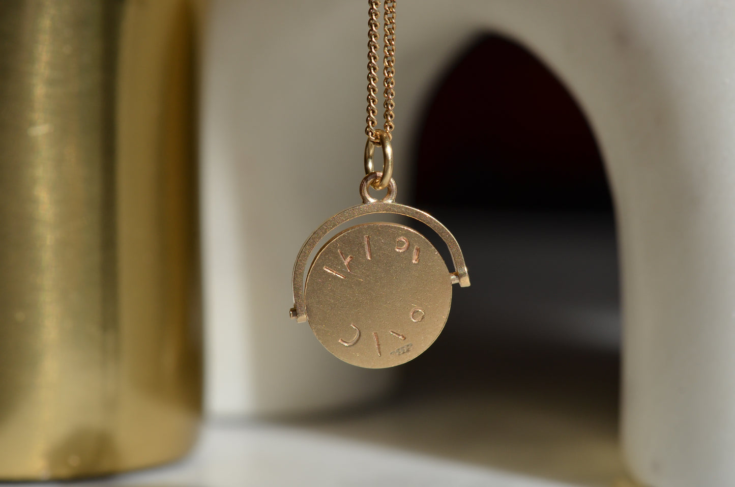 Round Vintage Happy Days Spinner