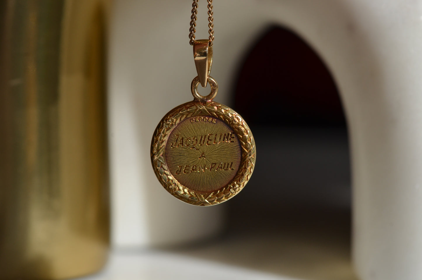 Romantic Laurel Vintage Médaille d'Amour Pendant