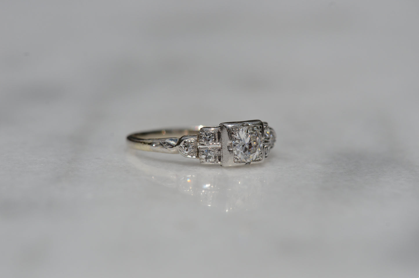 Sparkling Vintage Diamond Stepped Shoulder Ring