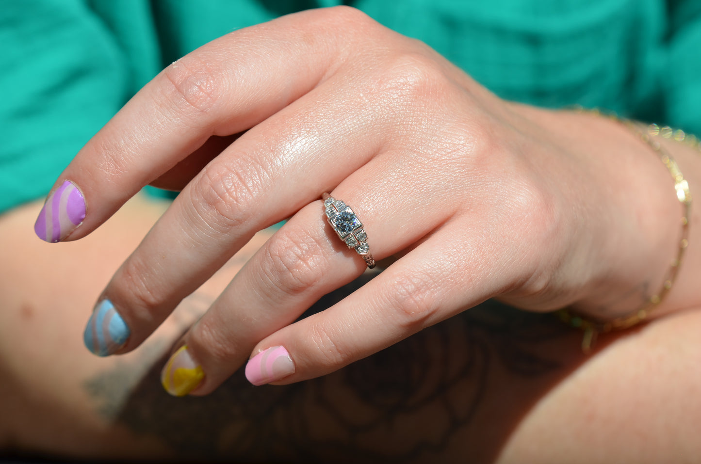 Sparkling Vintage Diamond Stepped Shoulder Ring
