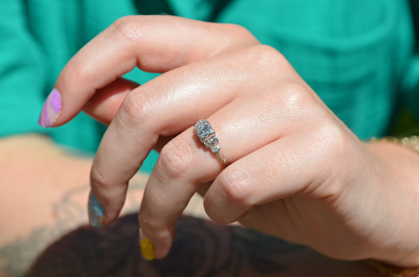 Sparkling Vintage Diamond Stepped Shoulder Ring