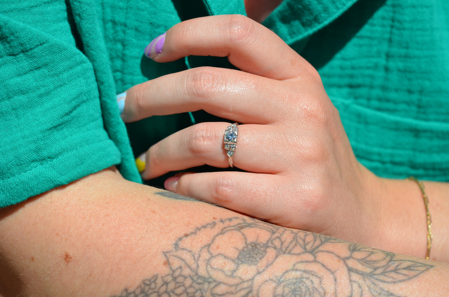 Sparkling Vintage Diamond Stepped Shoulder Ring