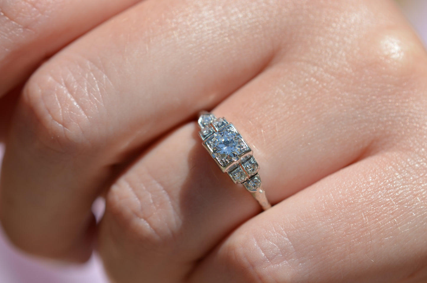 Sparkling Vintage Diamond Stepped Shoulder Ring