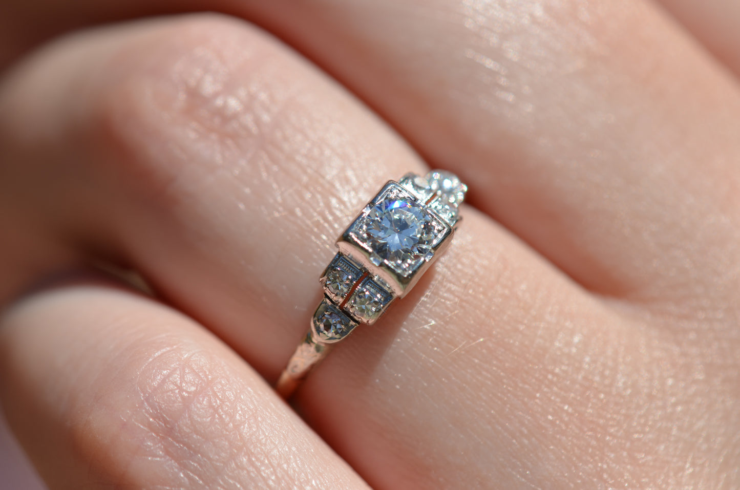 Sparkling Vintage Diamond Stepped Shoulder Ring