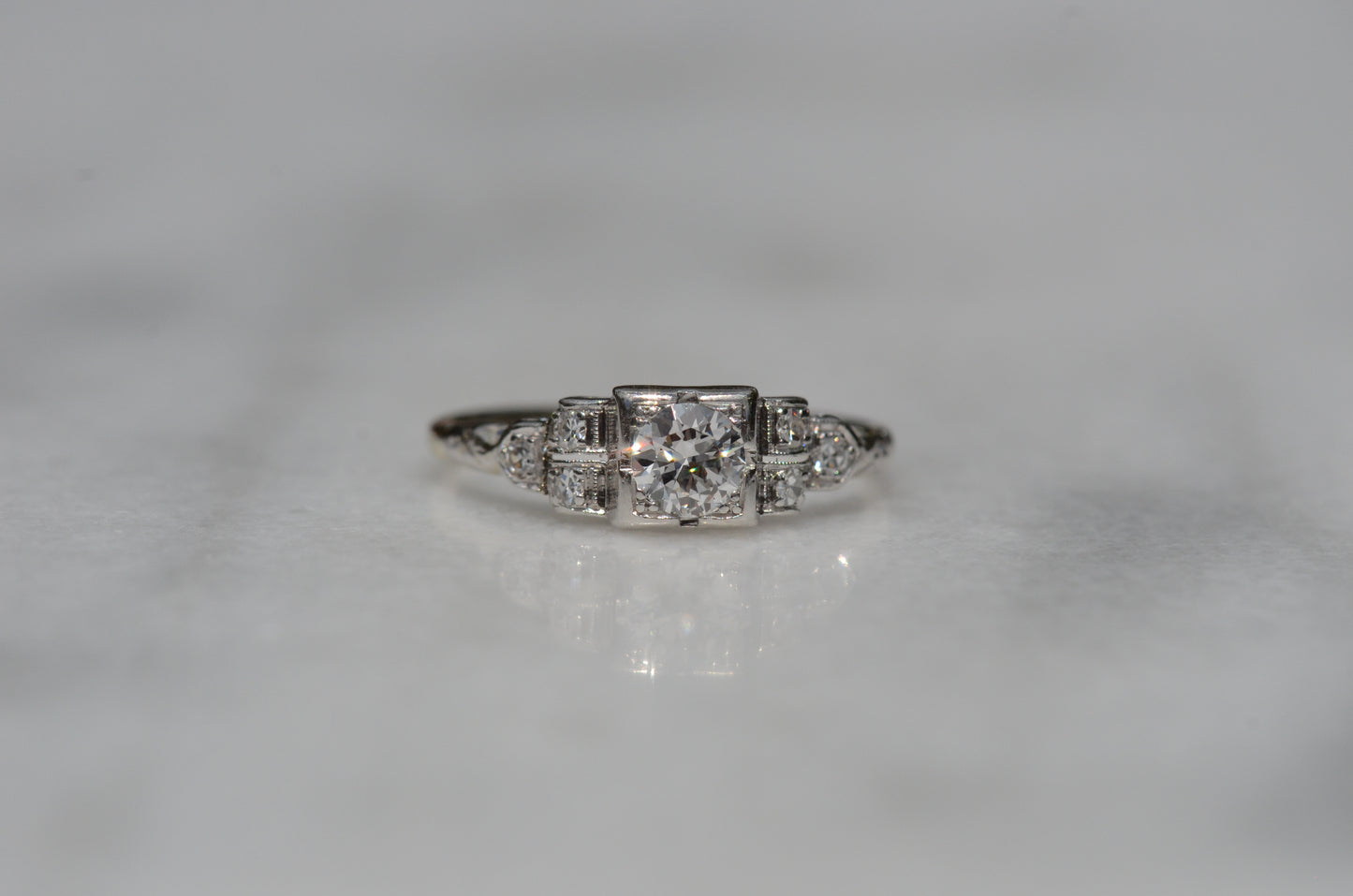 Sparkling Vintage Diamond Stepped Shoulder Ring