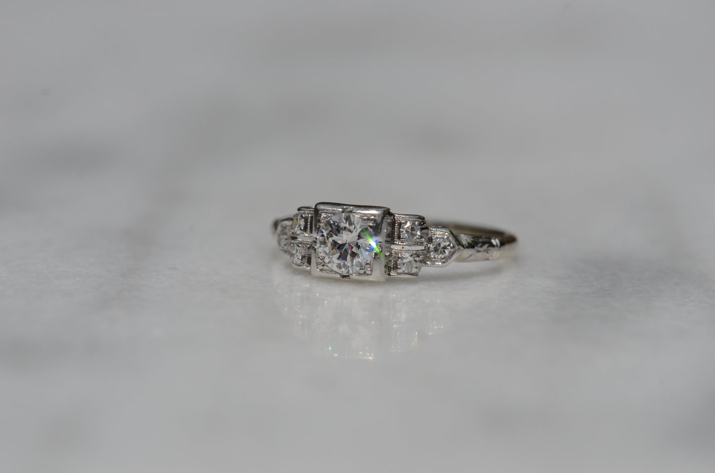 Sparkling Vintage Diamond Stepped Shoulder Ring