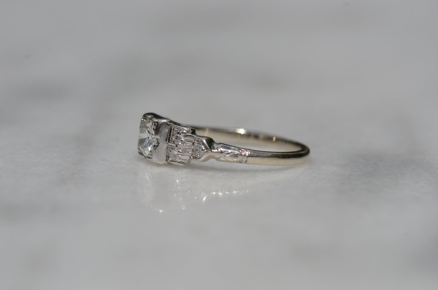 Sparkling Vintage Diamond Stepped Shoulder Ring