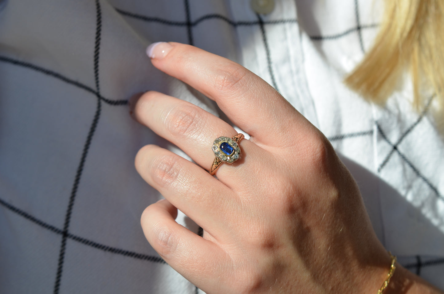 Vibrant Antique Sapphire Daisy Ring