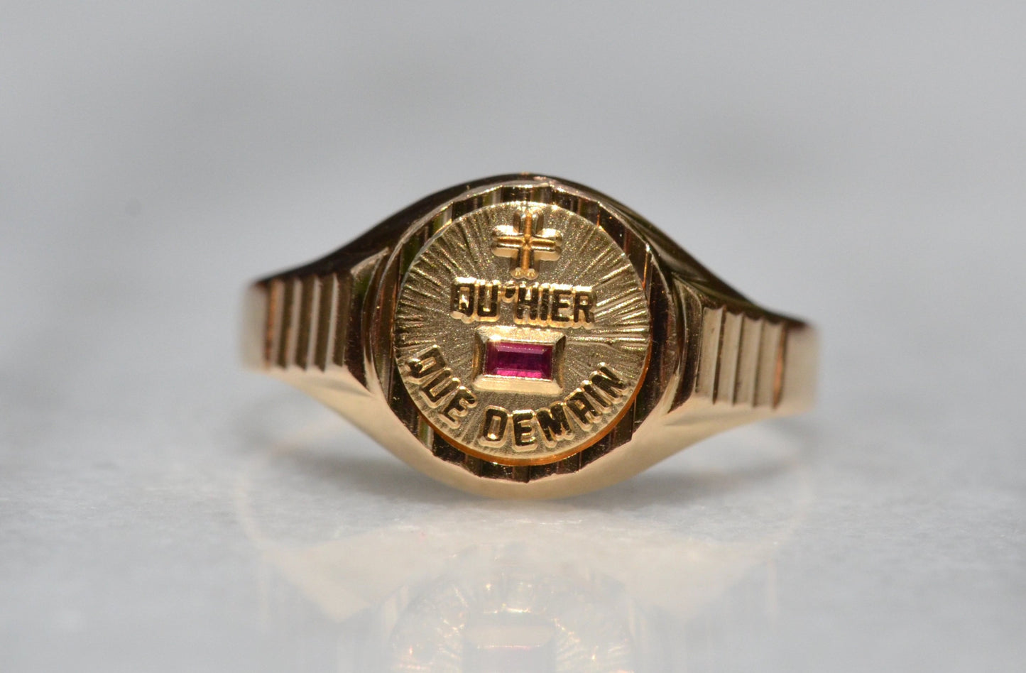 Excellent Vintage Augis Médaille d'Amour Ring