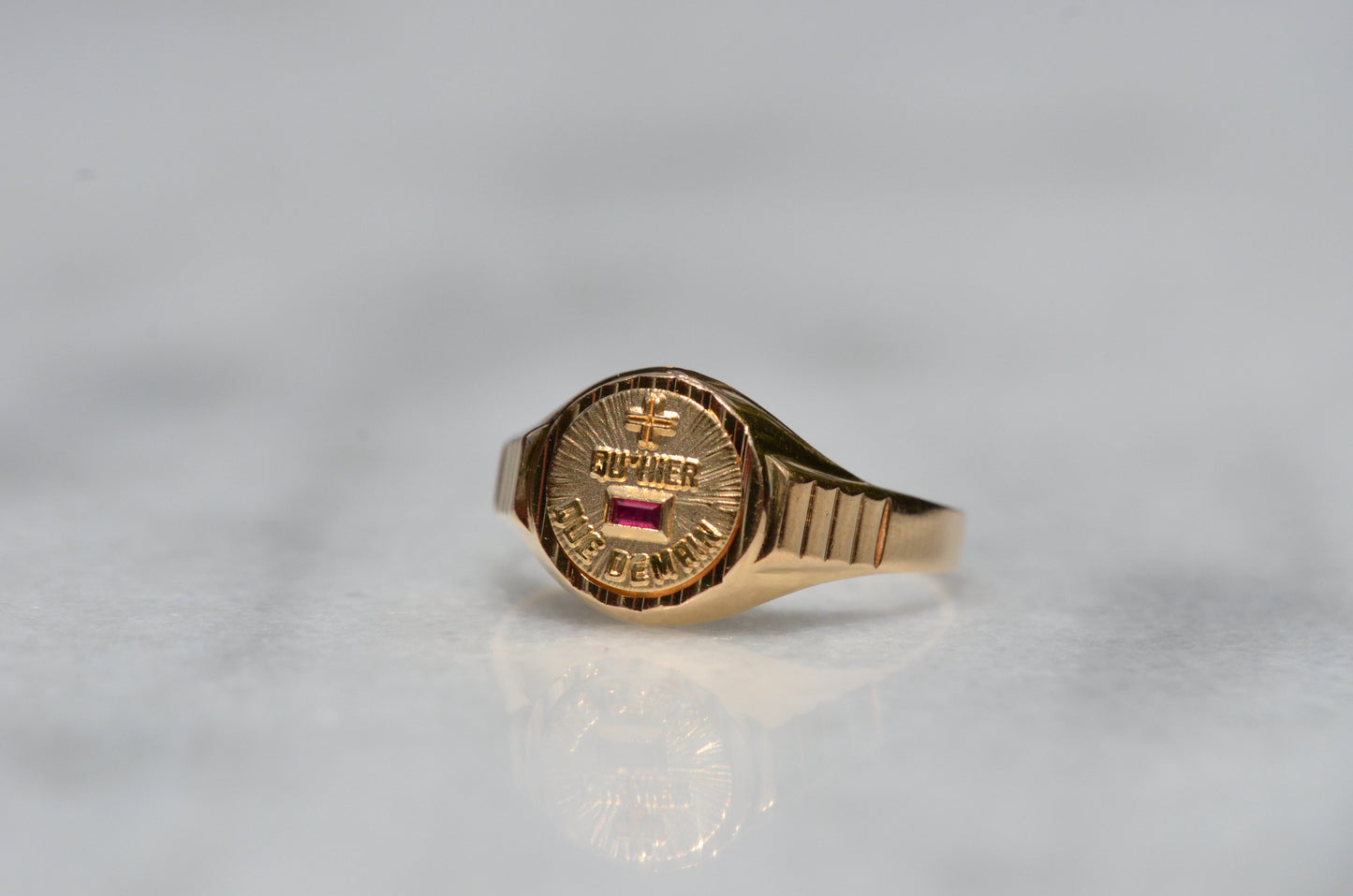Excellent Vintage Augis Médaille d'Amour Ring