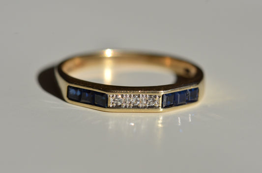 Chic Sapphire Geometric Band
