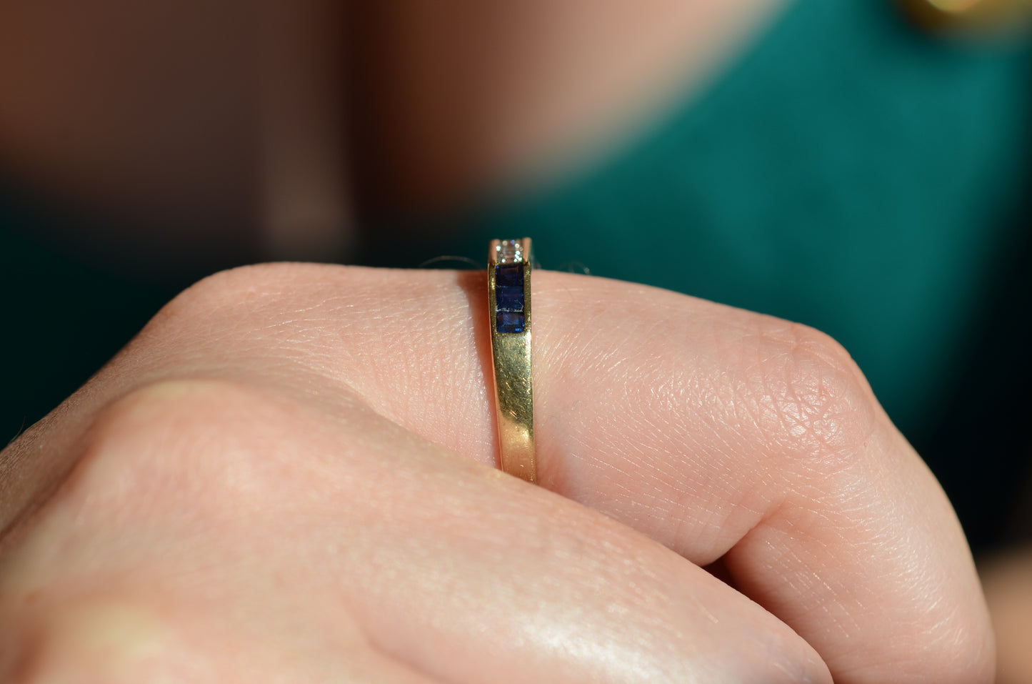 Chic Sapphire Geometric Band