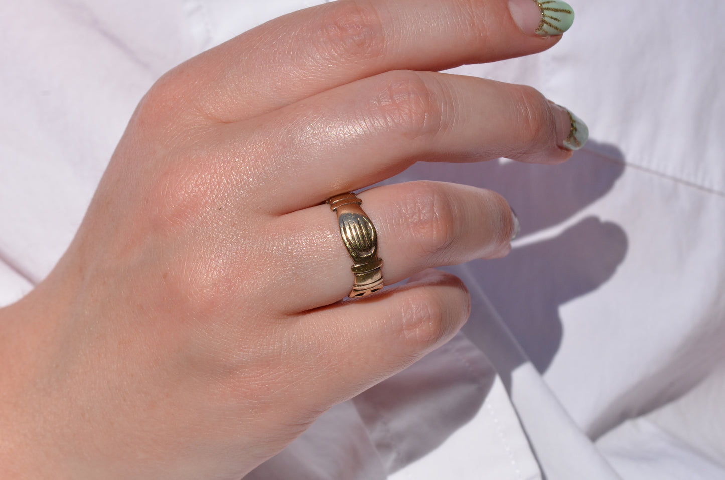 Romantic Vintage Fede Eternity ring