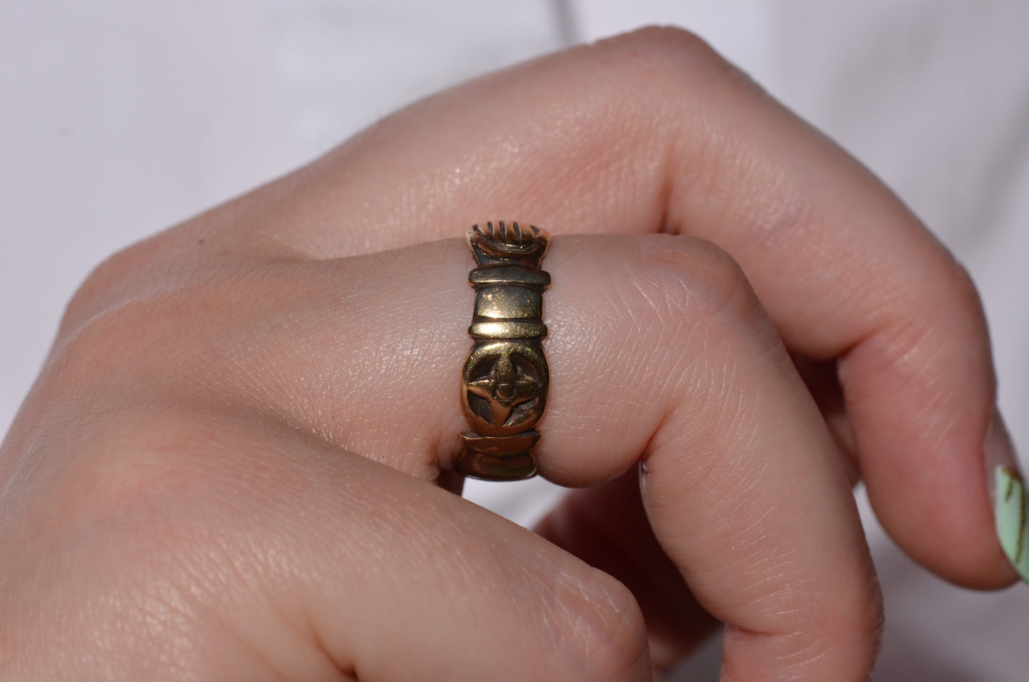 Romantic Vintage Fede Eternity ring