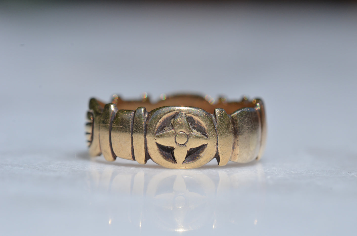 Romantic Vintage Fede Eternity ring