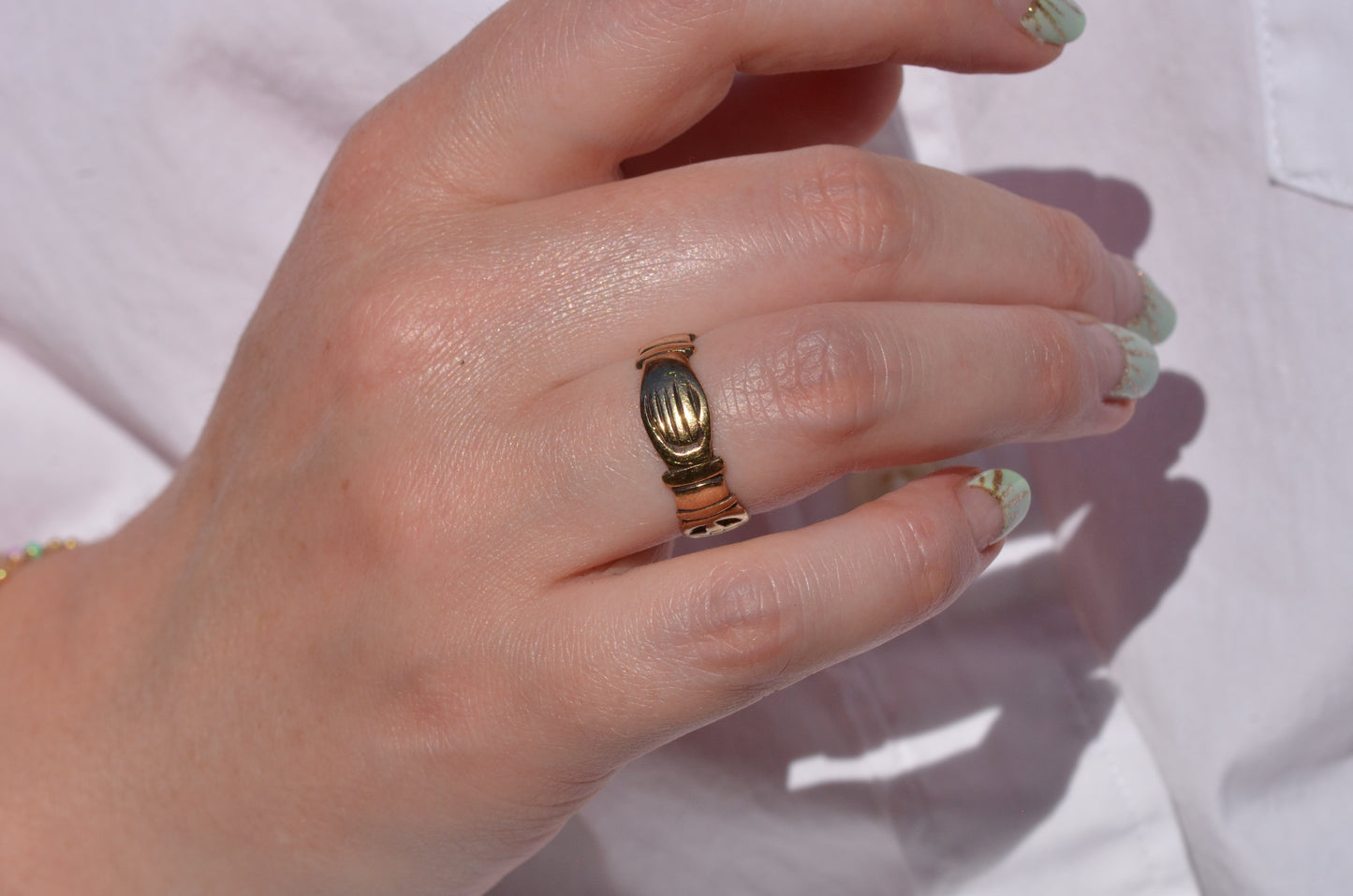 Romantic Vintage Fede Eternity ring