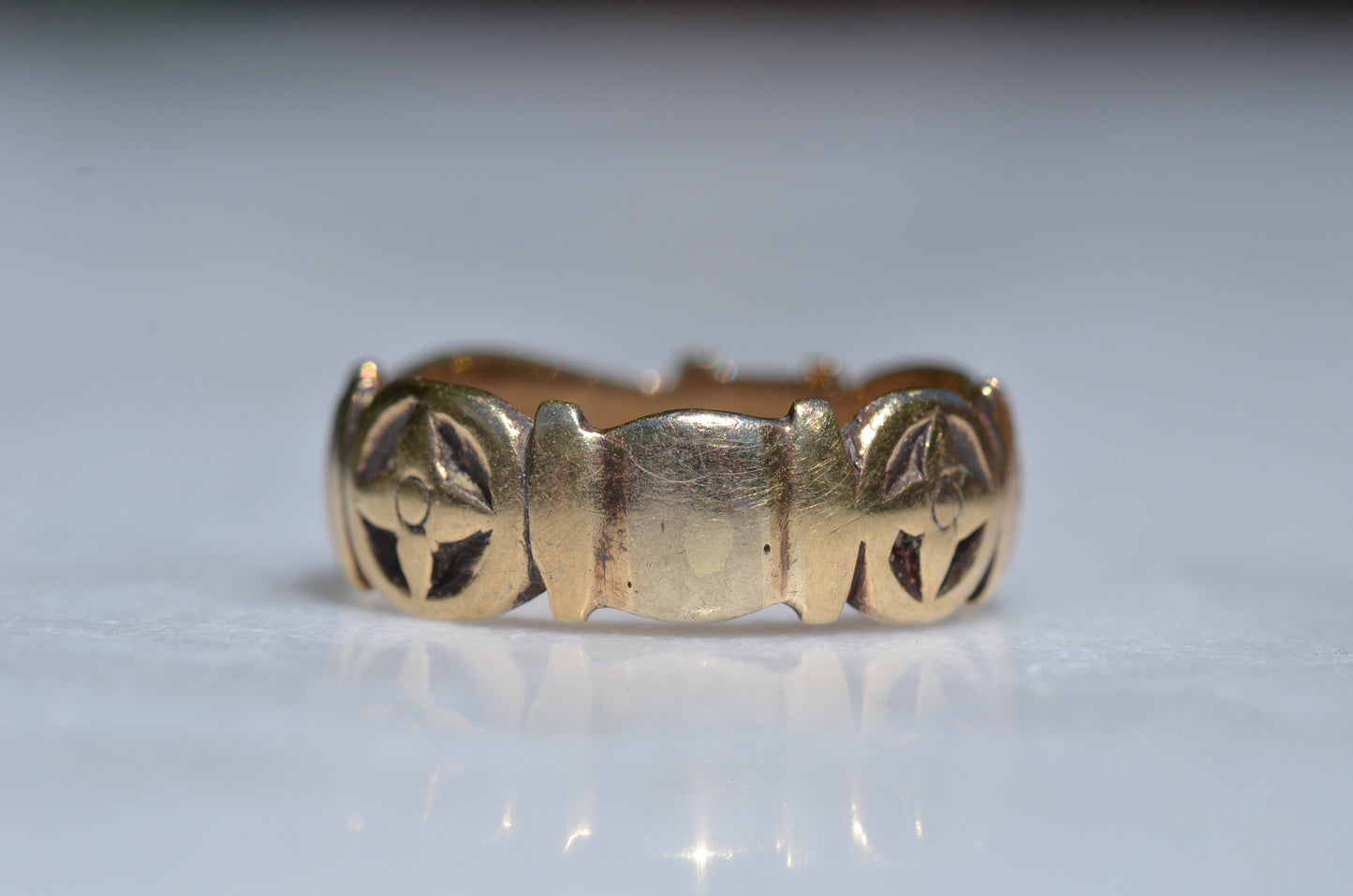 Romantic Vintage Fede Eternity ring