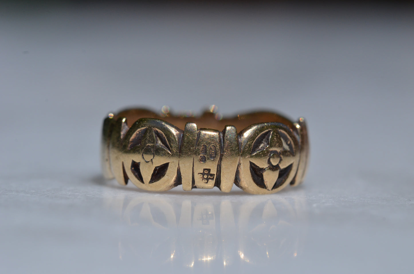 Romantic Vintage Fede Eternity ring