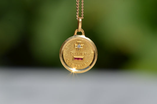 Timeless Petite Médaille d’Amour