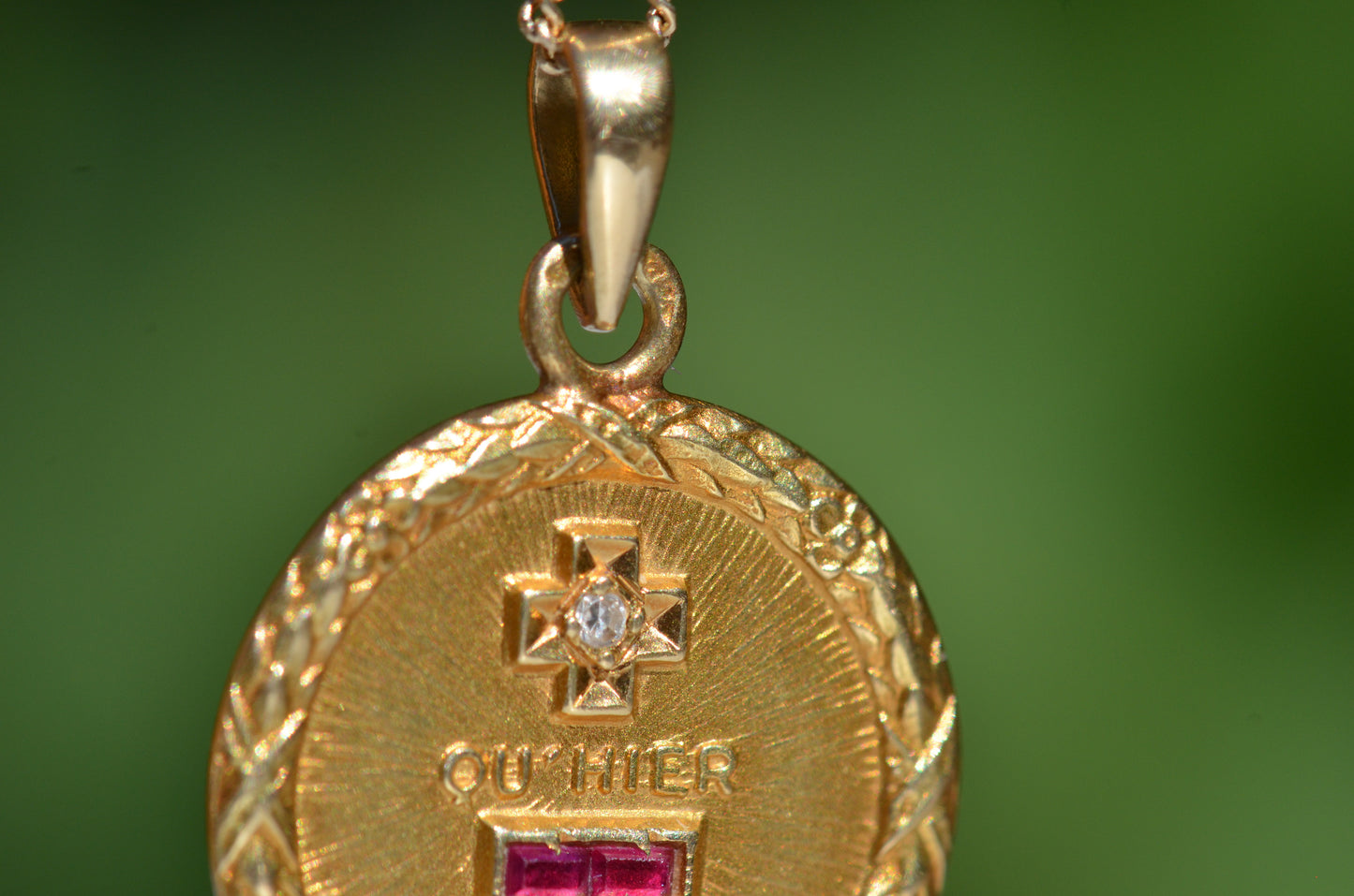 Stunning Vintage Laurel Médaille d’Amour