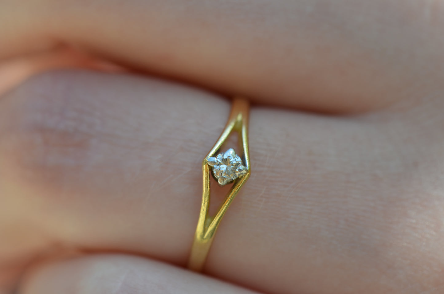 Sweet Vintage Diamond Eye Ring