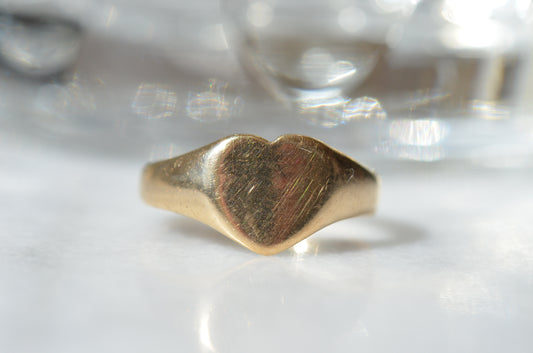 Dainty Vintage Heart Signet