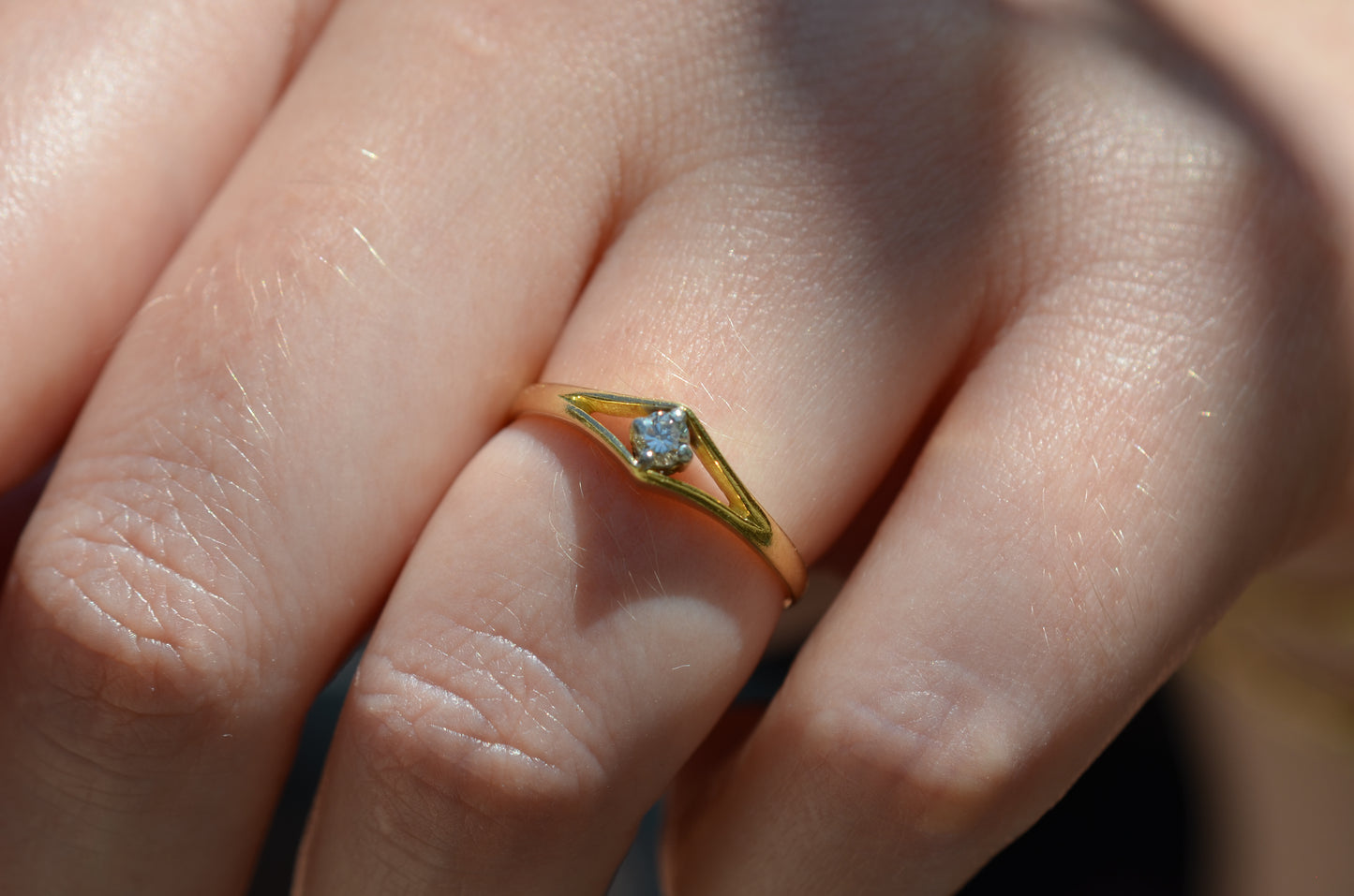 Sweet Vintage Diamond Eye Ring