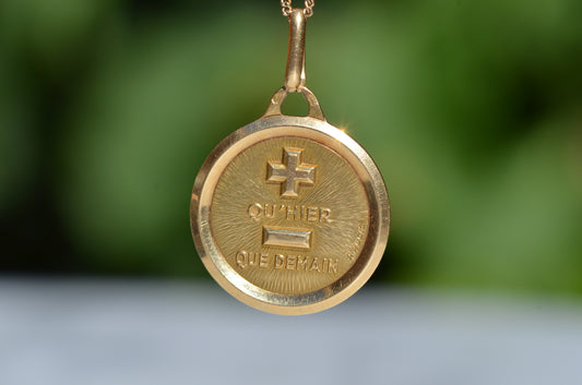 Heavy Classic Vintage Médaille d’Amour Pendant