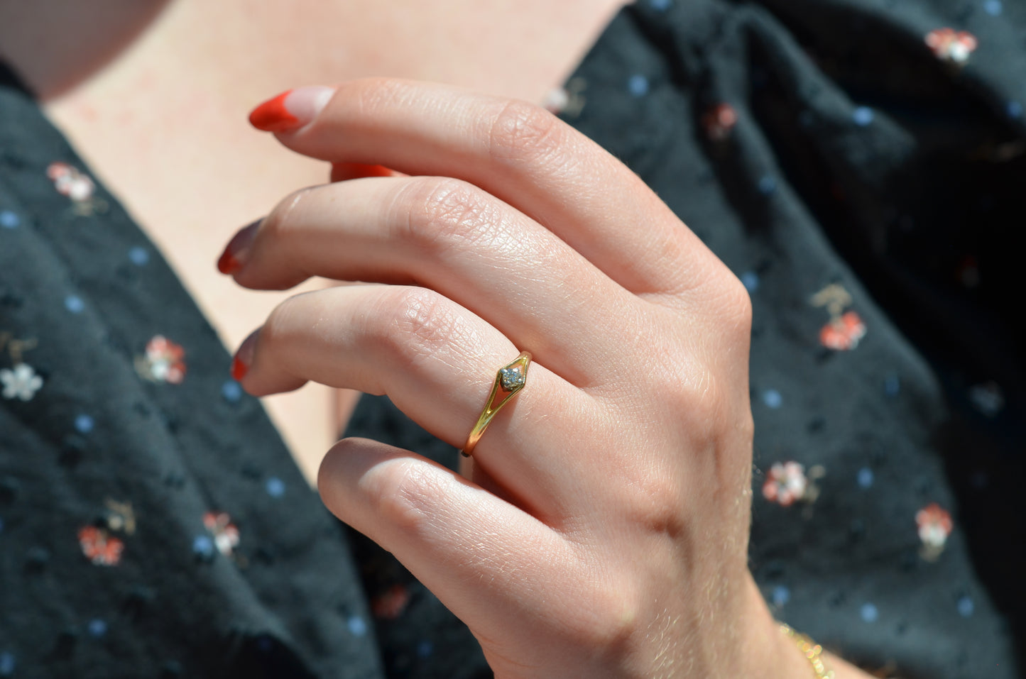 Sweet Vintage Diamond Eye Ring